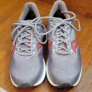 Saucony Triumph 18, Mens Size 13, Gray,    New - no box